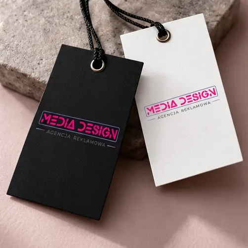 Metki i zawieszki produktowe — autorska wizualizacja z logo Media Design